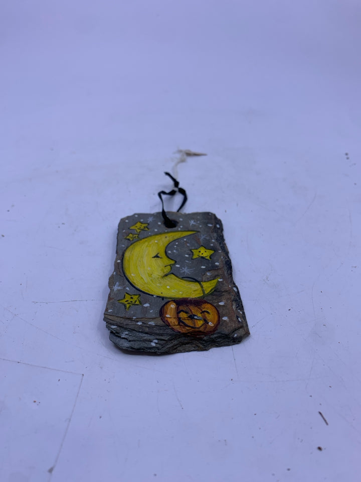 SMALL SLATE MOON/STARS/PUMPKIN HANGING DECOR.