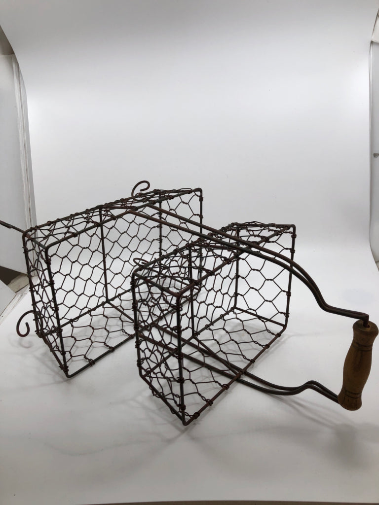 2-TIER RUSTIC CHICKEN WIRE TRAY.
