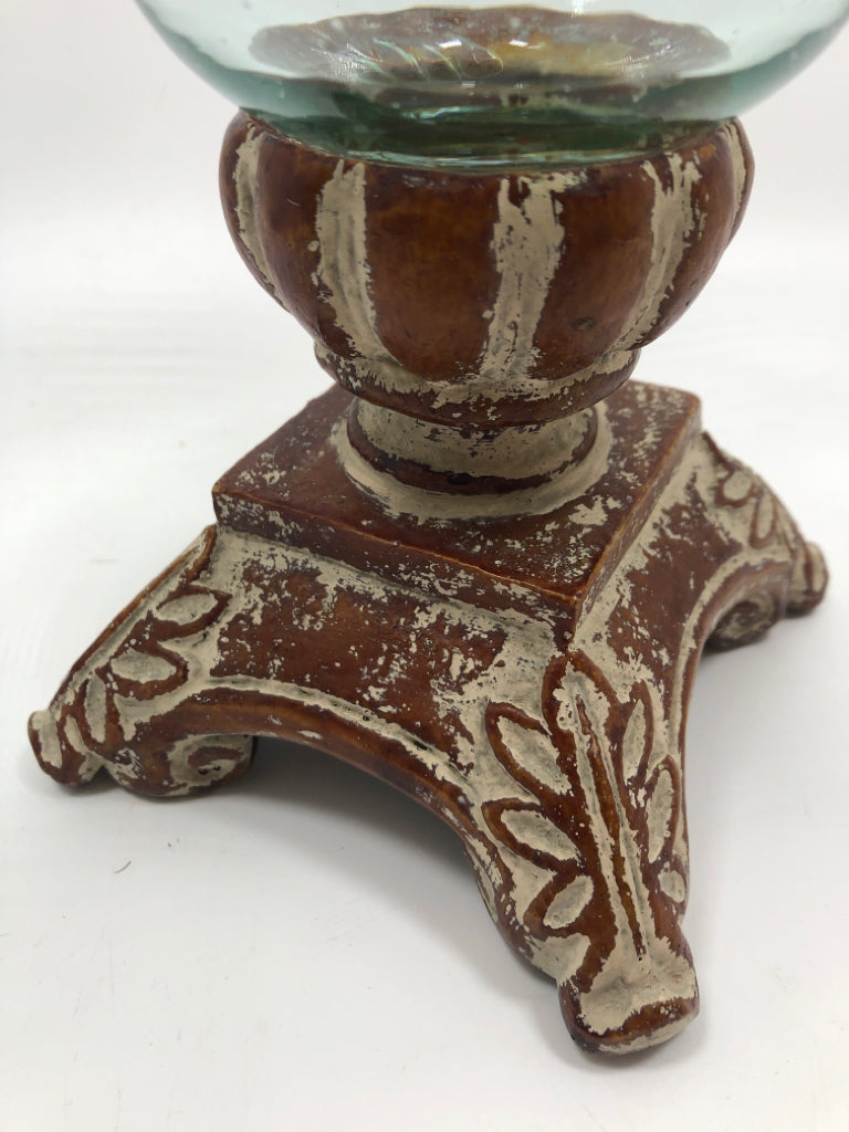 WHITE WASHED WOOD BASE W/GLASS CANDLE HOLDER.