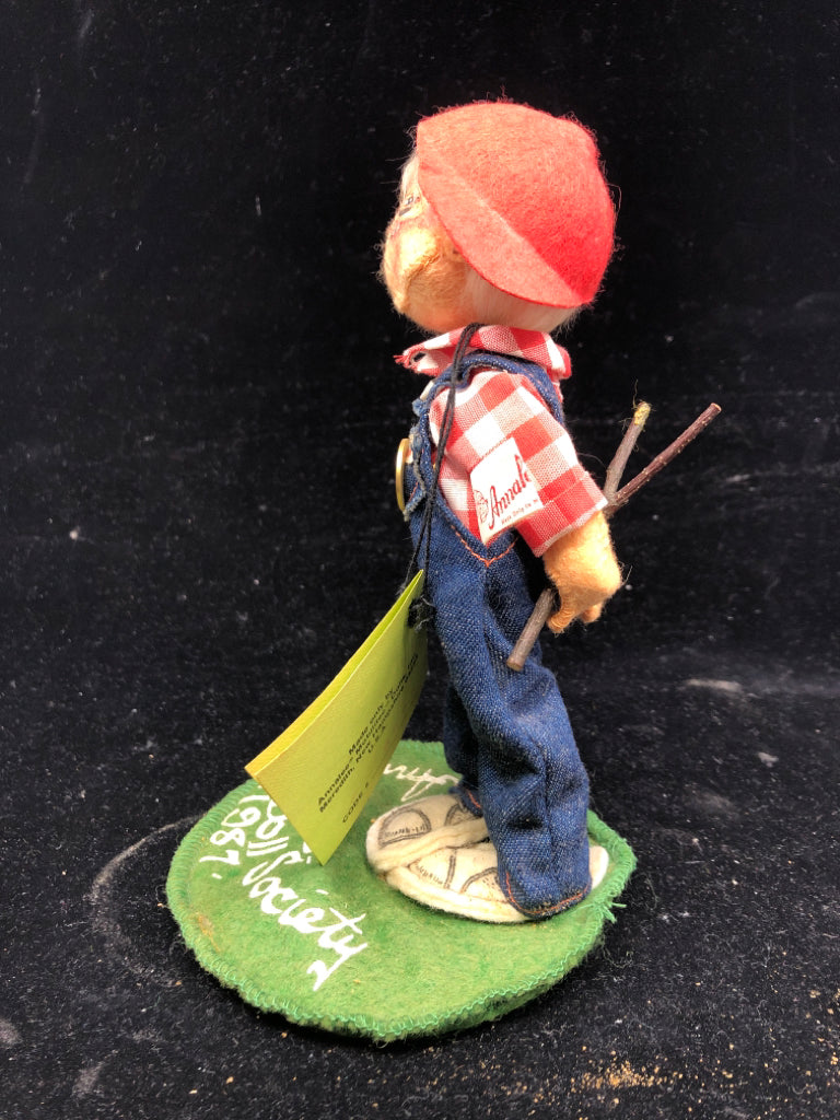 1987 ANNALEE DOLL SOCIETY LITTLE BOY W STICKS BEHIND HIS BACK.