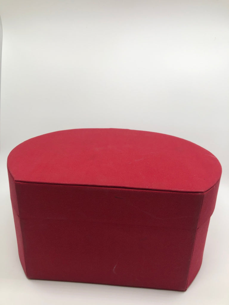 RED CLOTH MAKEUP CARRIER.