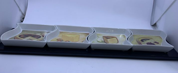 5PC CHEESE PATTERN SERVING SET.