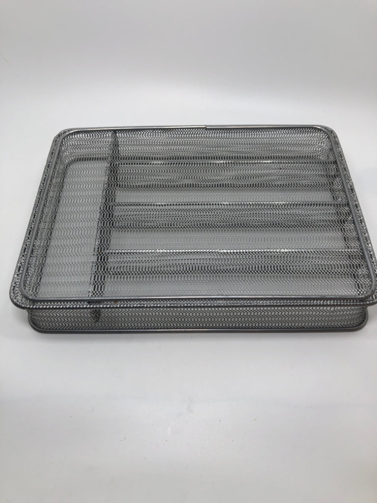 METAL DRAWER ORGANIZER.