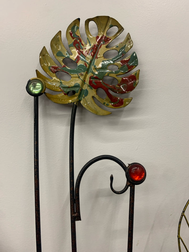 METAL LEAVES AND POT W/JEWELS WALL HANGING.
