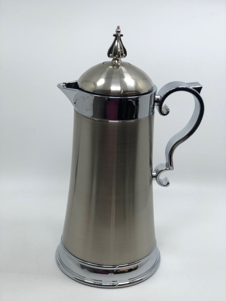 SOUTHERN LIVING AT HOME ASTORIA BEVERAGE CARAFE.