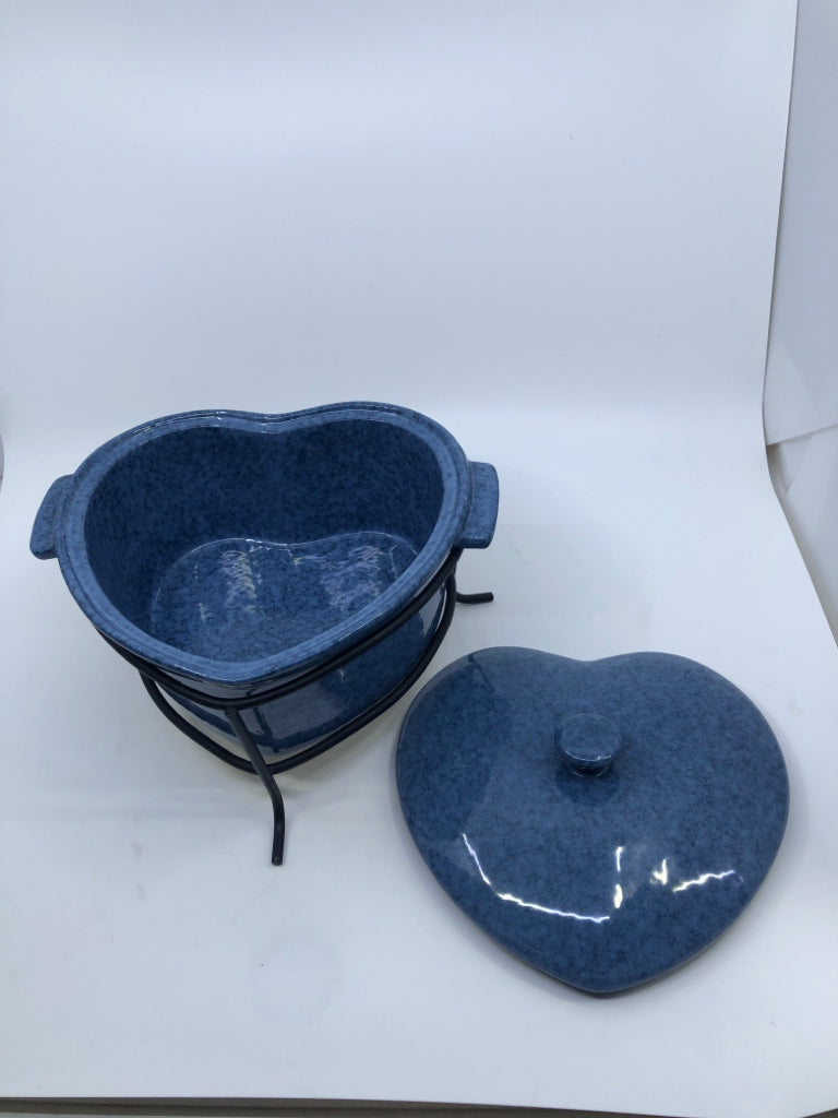 BLUE HEART STONEWARE CASSEROLE DISH IN BLACK STAND.