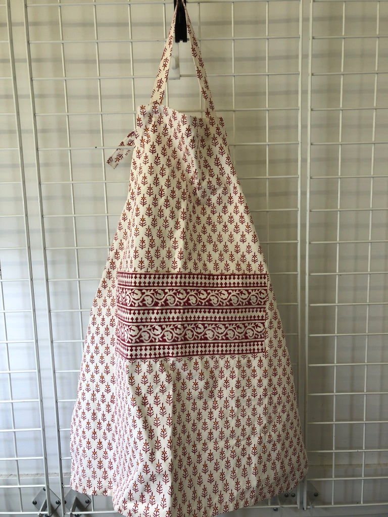 RED/WHITE FLORAL APRON.