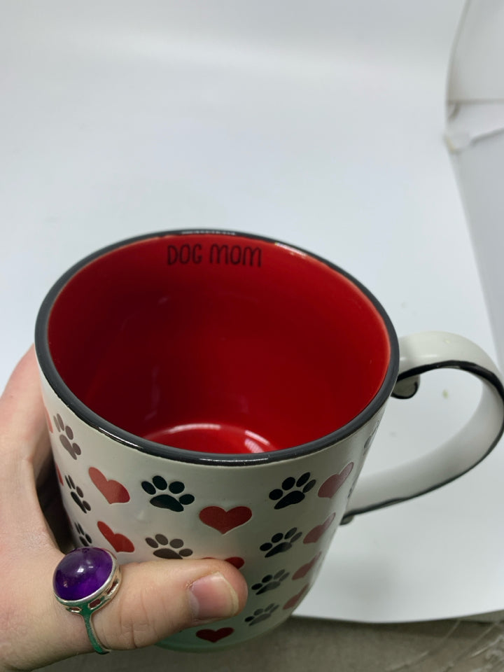 HEARTS & PAW PRINTS DIG MOM MUG.