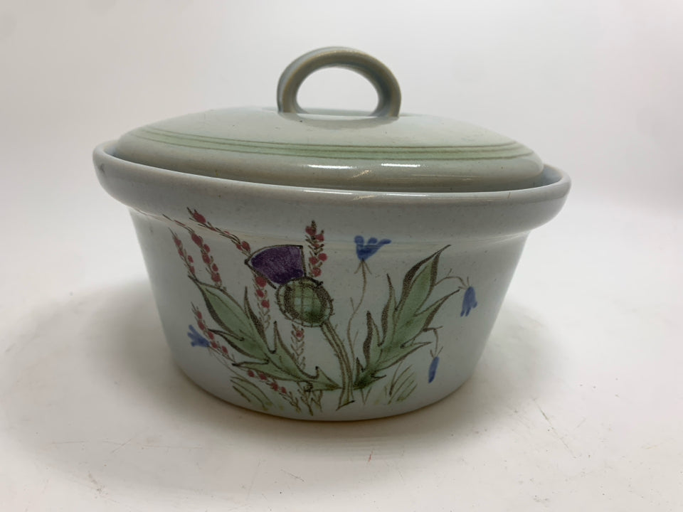 FLORAL BUCHAN STONEWARE COVERED CASSEROLE DISH.
