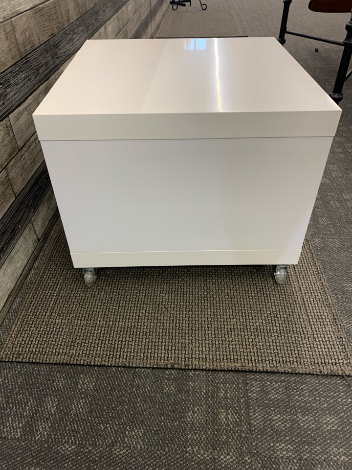 SMALL WHITE COFFEE TABLE W STORAGE.