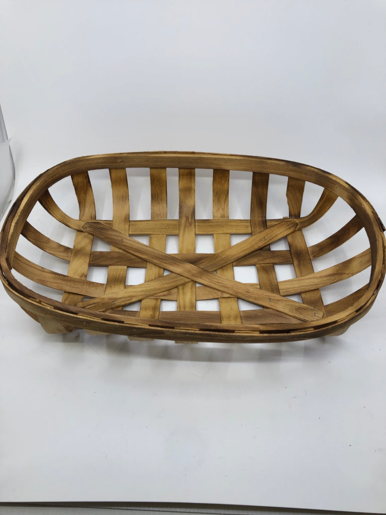 DISTRESSED WOOD TOBACCO BASKET.