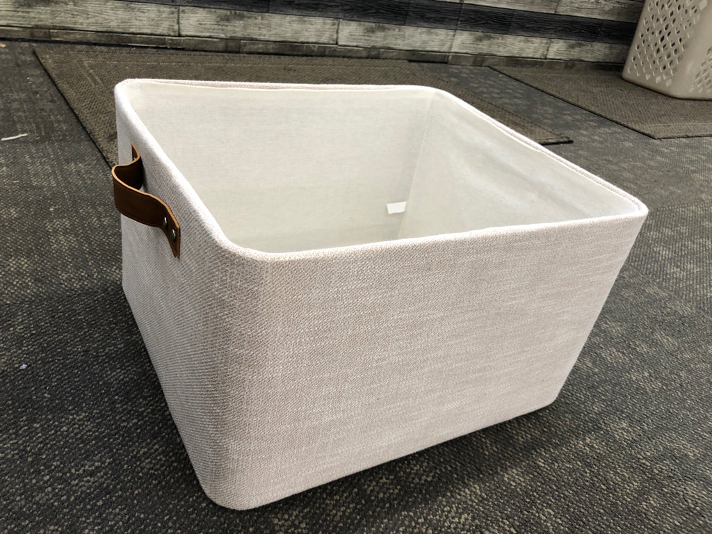 GREY FABRIC STORAGE BIN W/FAUX LEATHER HANDLES.