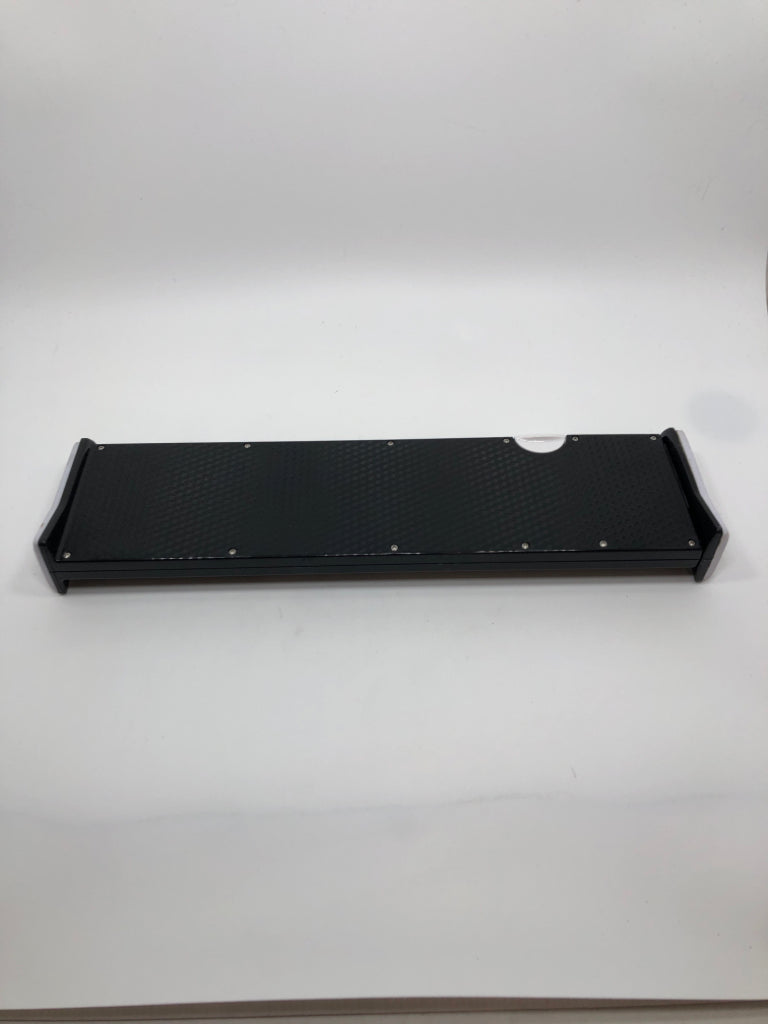 BLACK EXTENDABLE DRAWER DIVIDER.
