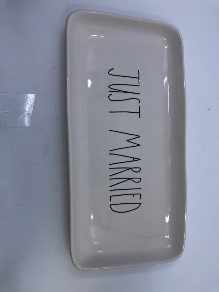 RECTANGLE JUST MARRIED PLATTER.
