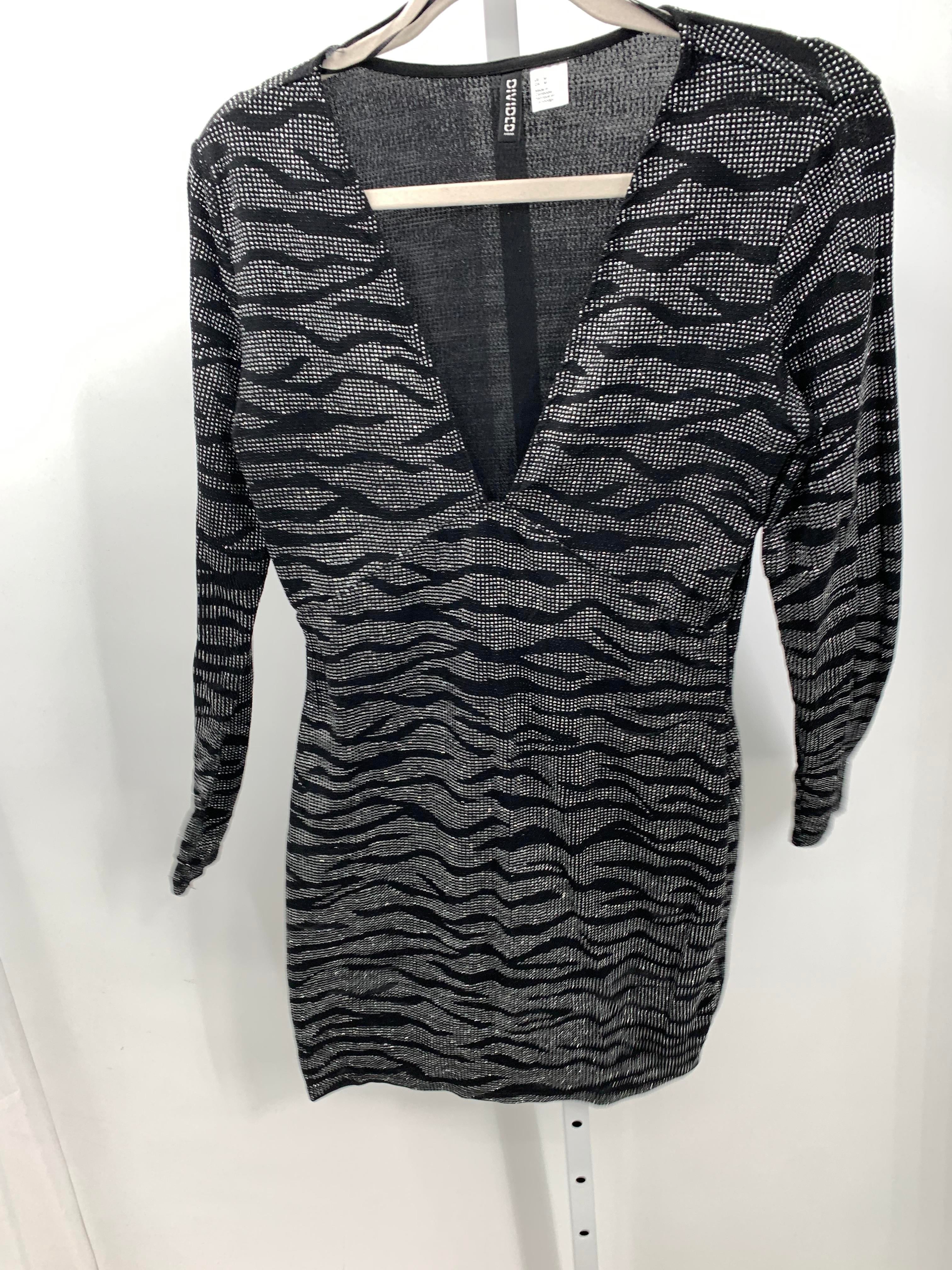 Divided Size Medium Juniors Long Sleeve Dress