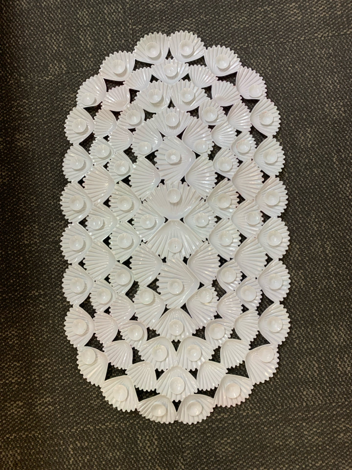 WHITE SEASHELL PATTERN W FISH BATH TUB MAT.