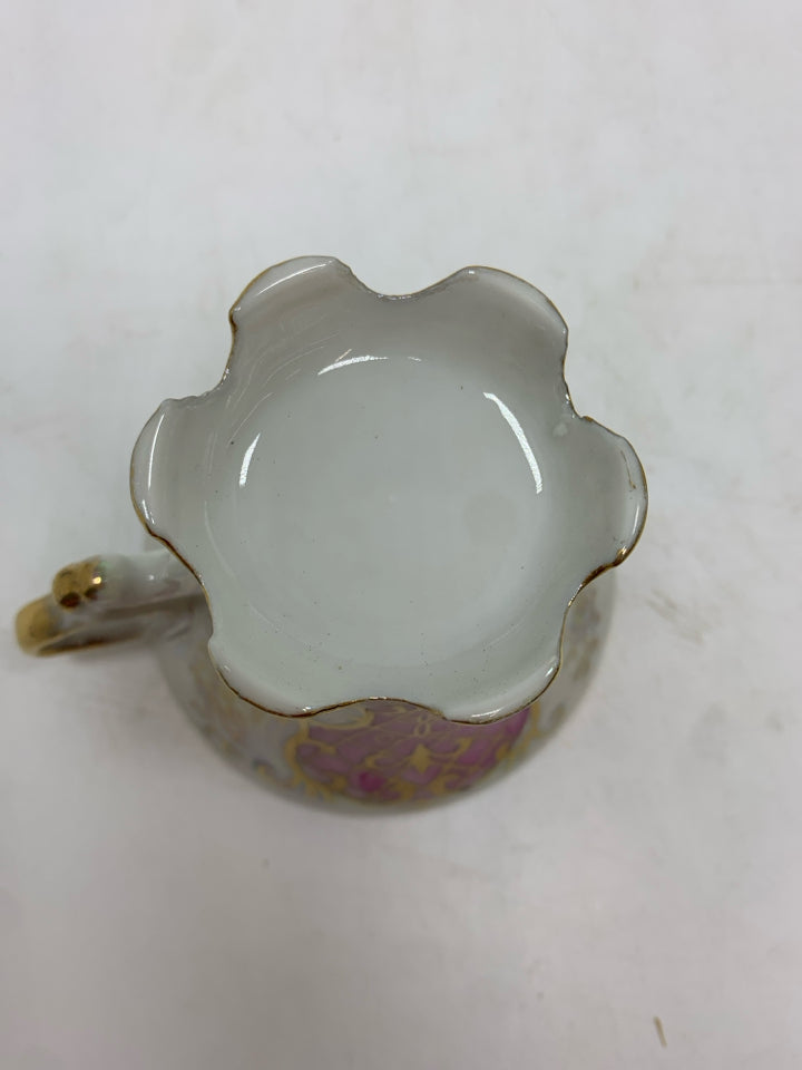 VTG WHITE FLORAL CUP/SAUCER.