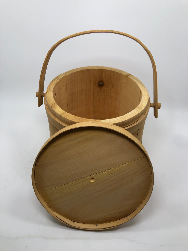 BLONDE WOOD SHAKER STYLE BUCKET.