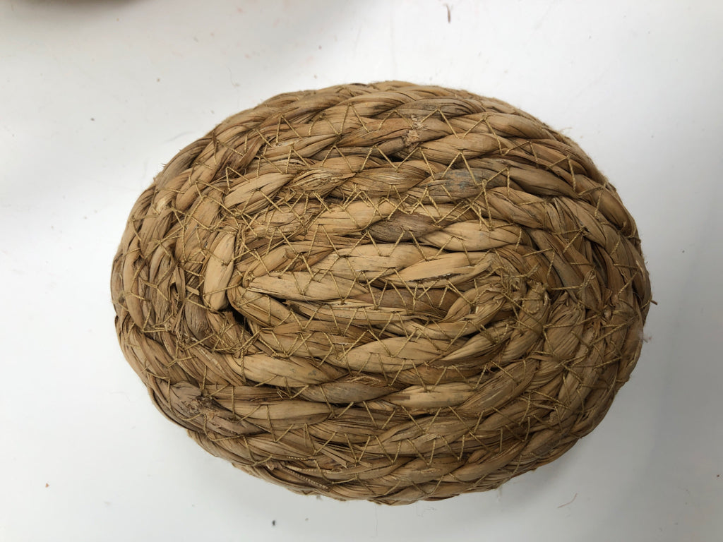 2PC WHITE/BEIGE WOVEN BASKETS.