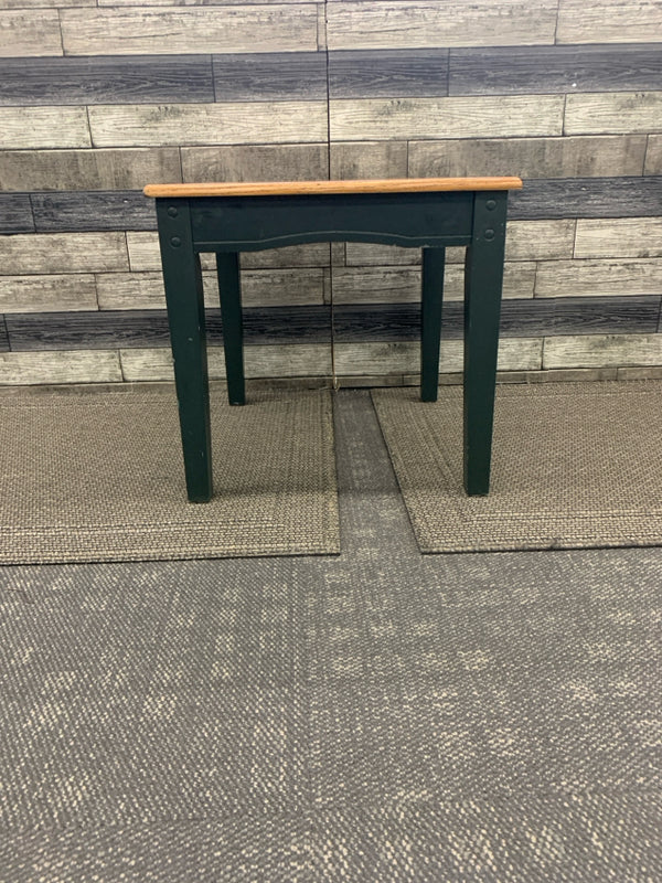 SMALL WOOD TOP SIDE TABLE W/ GREEN LEGS.