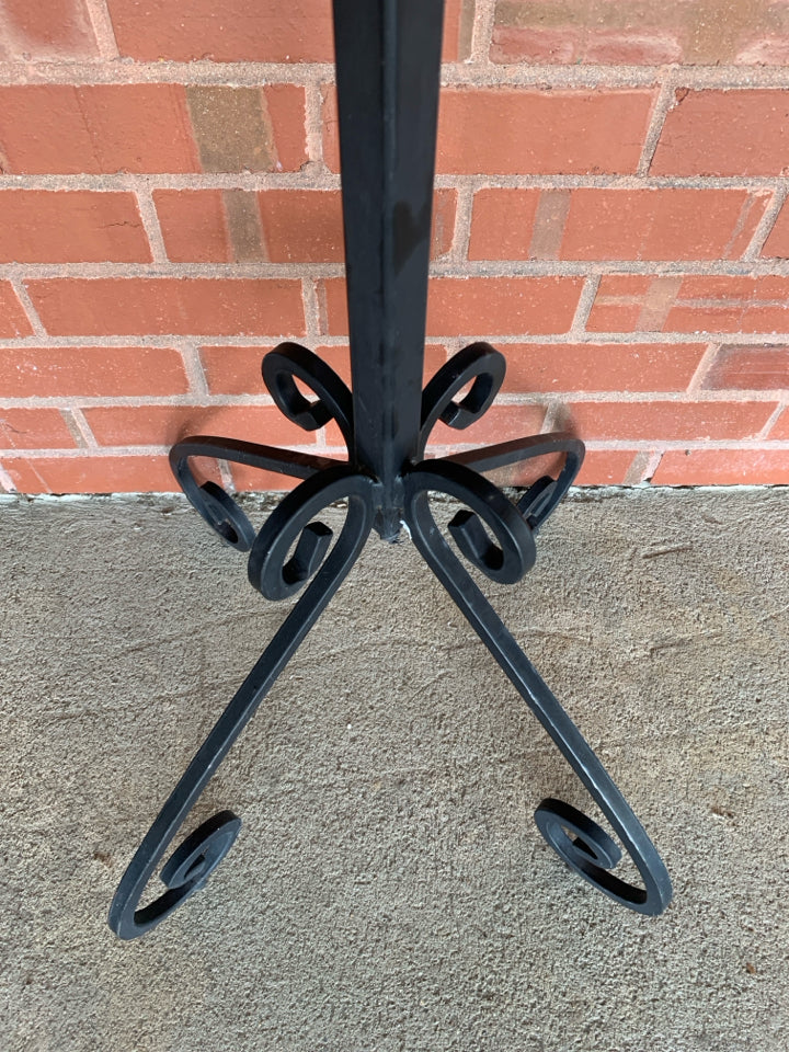 LG METAL COAT RACK W/CURVED FEET.