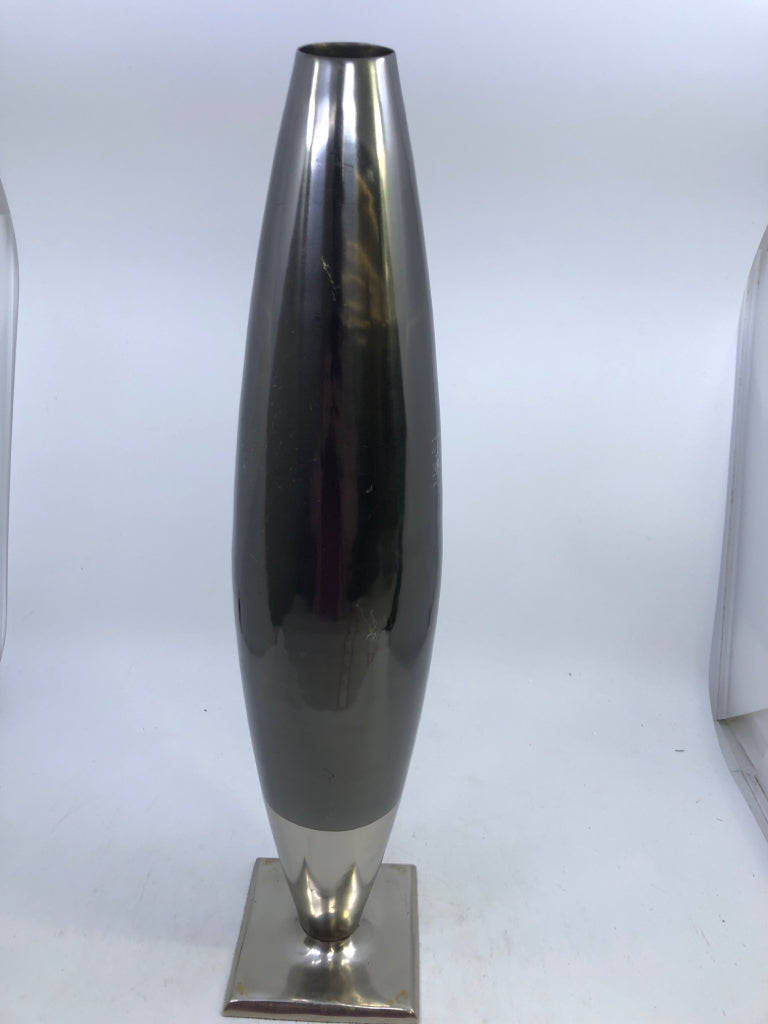 FOOTED SILVER/BLACK METAL VASE.
