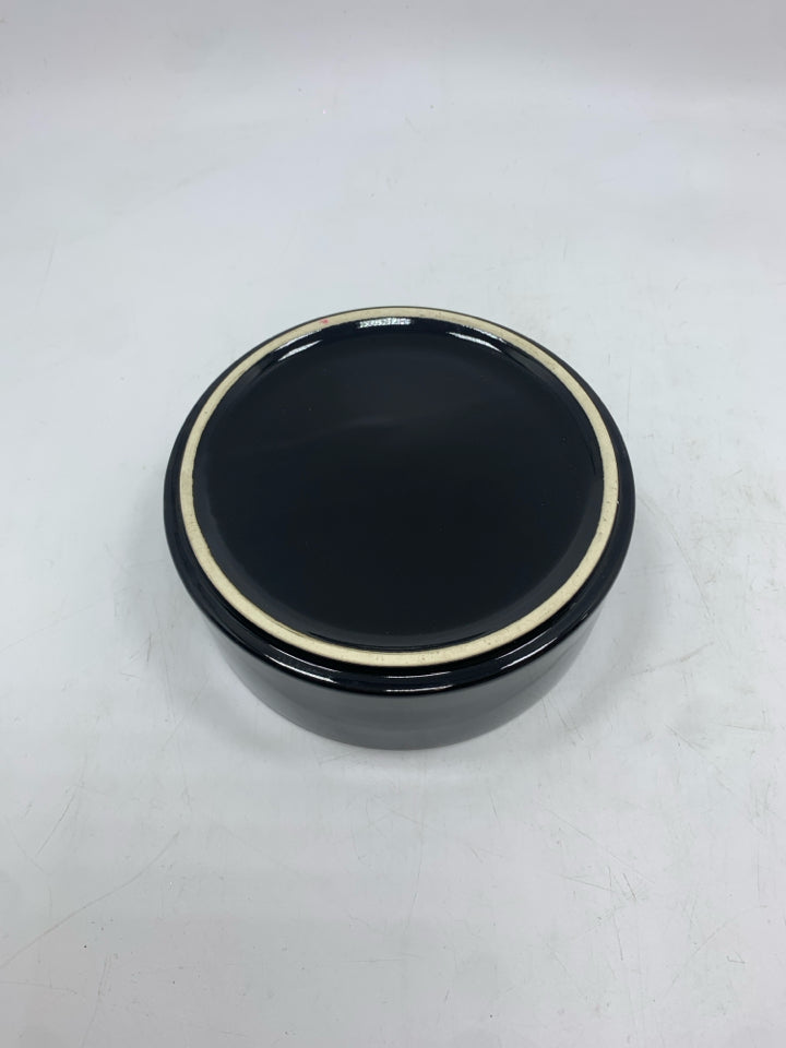 GILDED FLORAL BLACK CERAMIC TRINKET BOX.