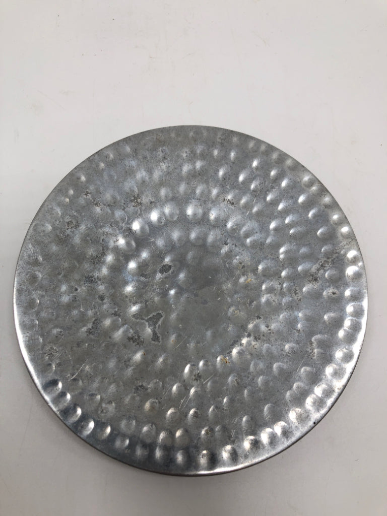 HAMMERED METAL RING-TRAY.