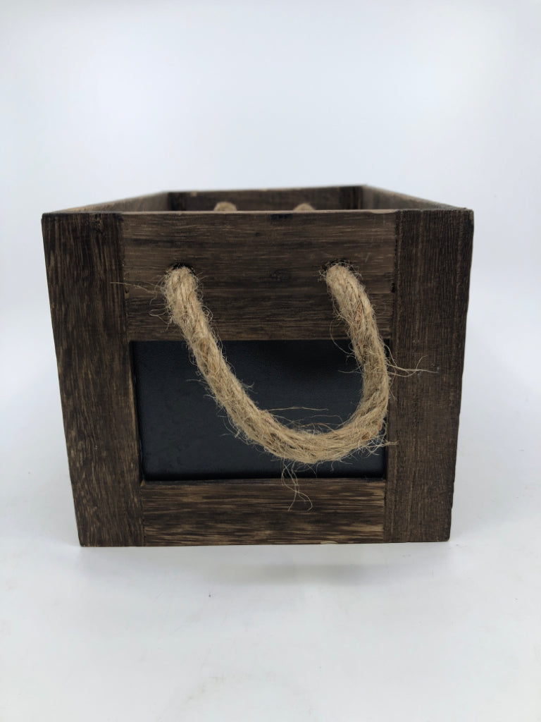 WOODEN TOTE W/ROPE HANDLES.