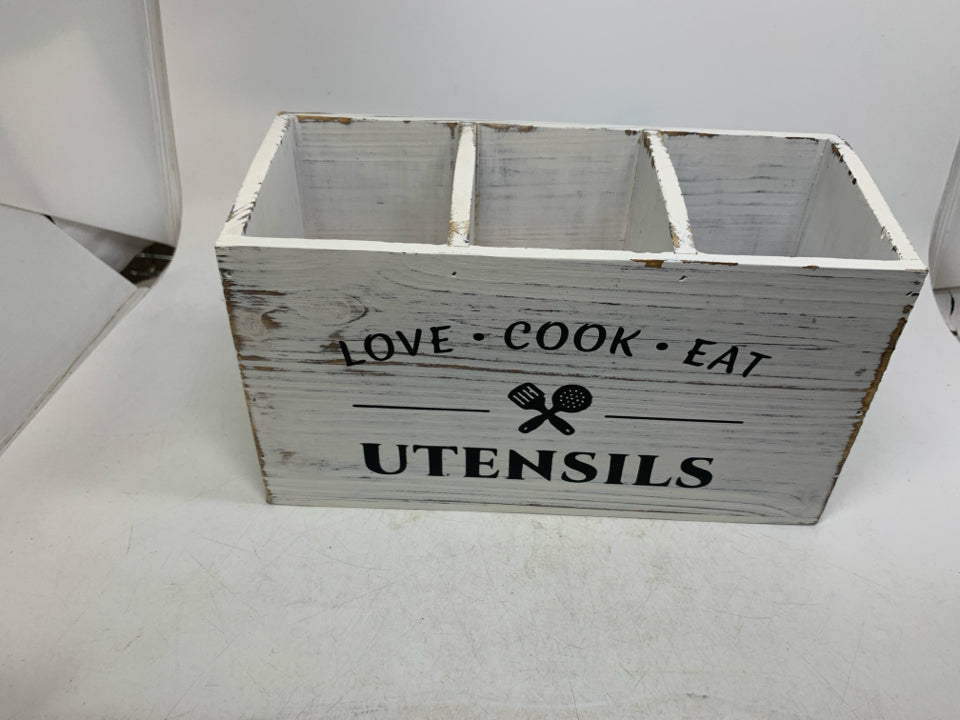 RUSTIC DIVIDED LIGHTWEIGHT UTENSIL HOLDER.