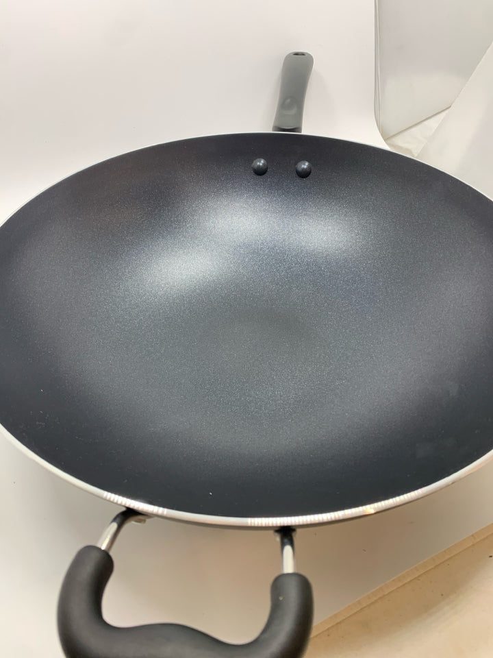 WOK PAN.