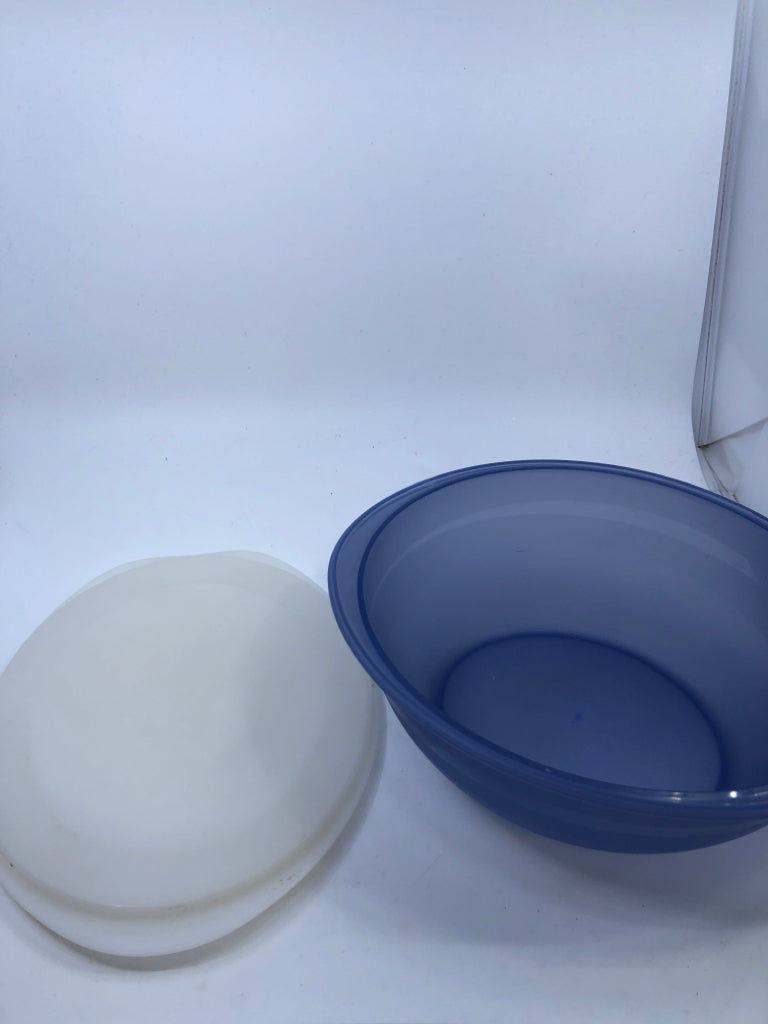 BLUE TUPPERWARE BOWL W LID.