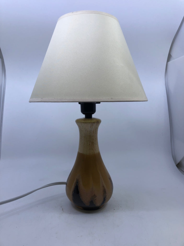 BROWN, BLACK POTTERY LAMP W/CREAM SHADE.