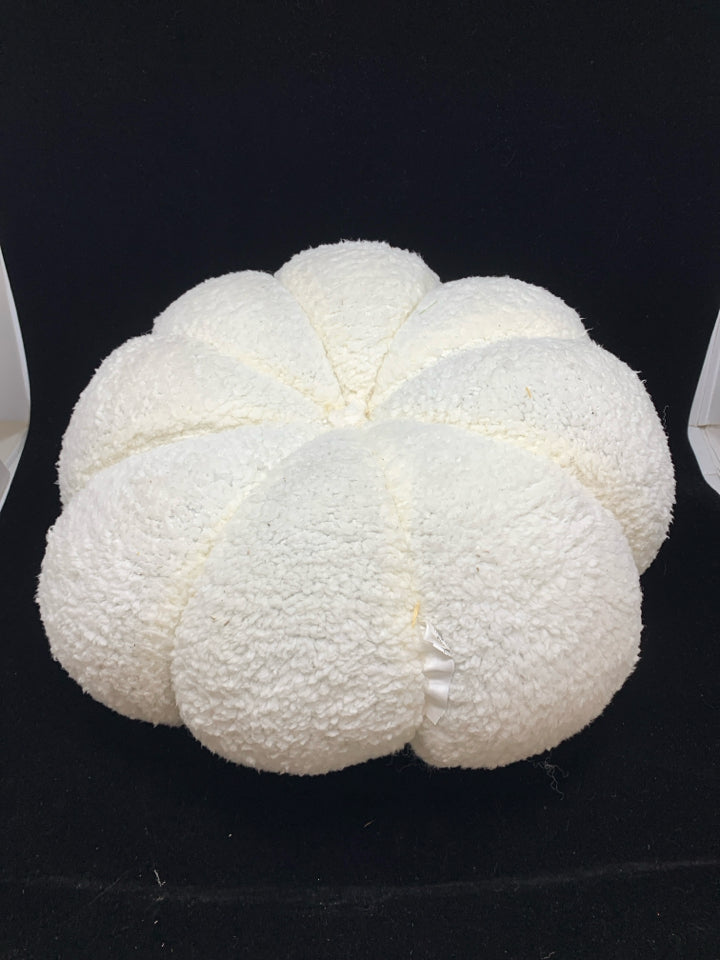 LG FLUFFY PUMPKIN.