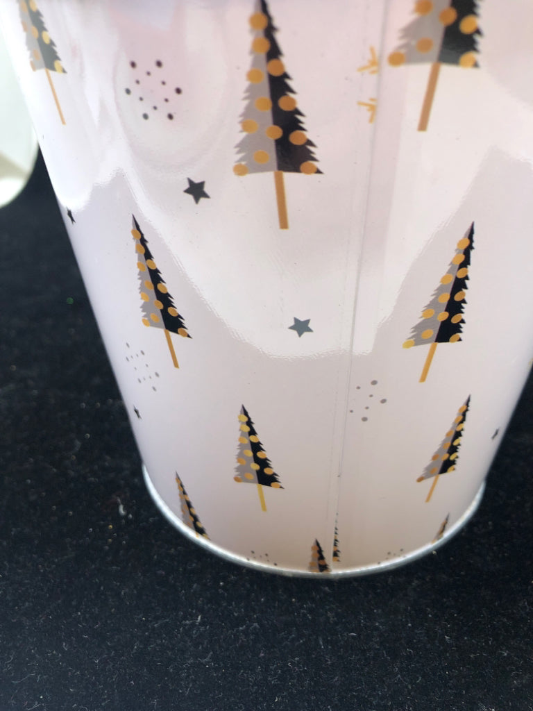 "MERRY CHRISTMAS" WHITE METAL BUCKET-BLACK/GOLD TREES.