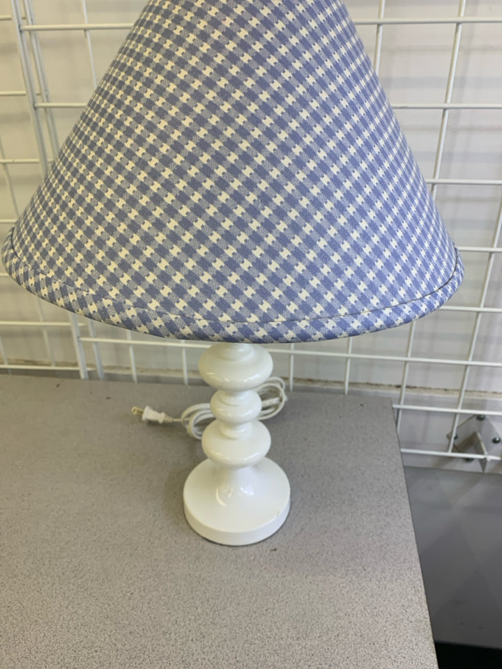 WHITE ABSTRACT BASE LAMP W BLUE AND WHITE CHECKERED SHADE.