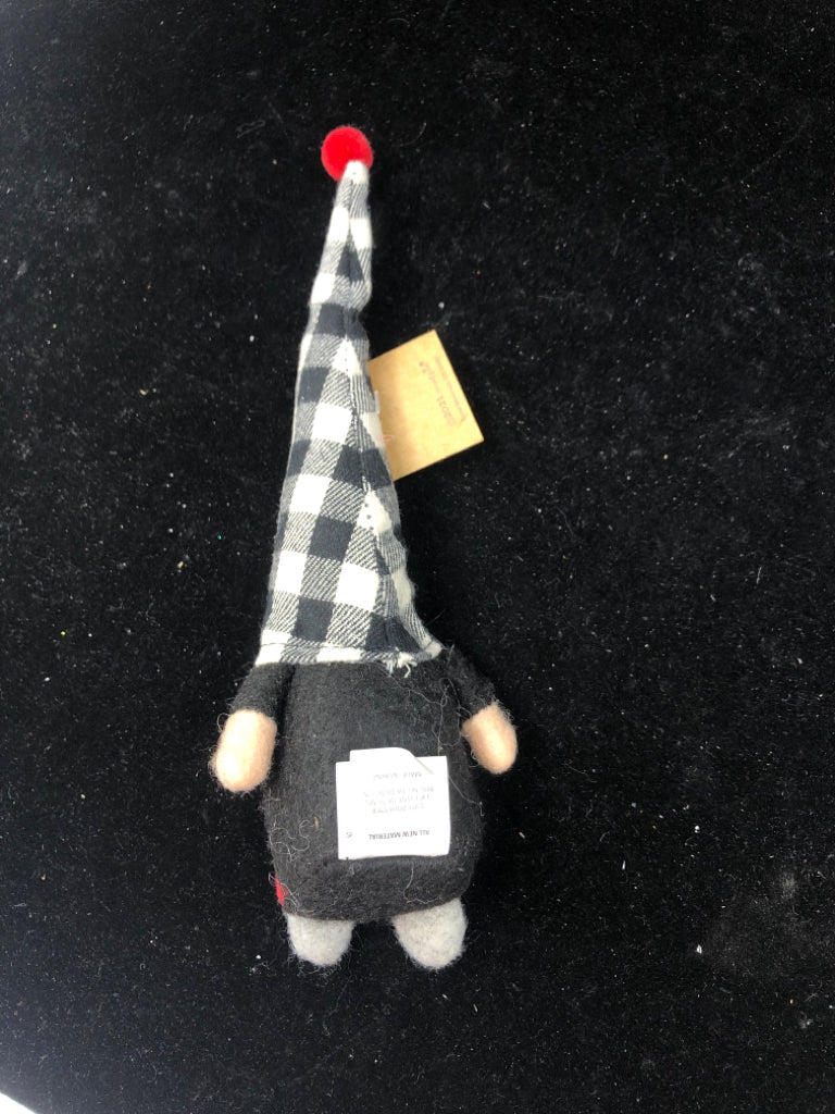 MINI PLUSH GNOME BUFFALO PLAID HAT.