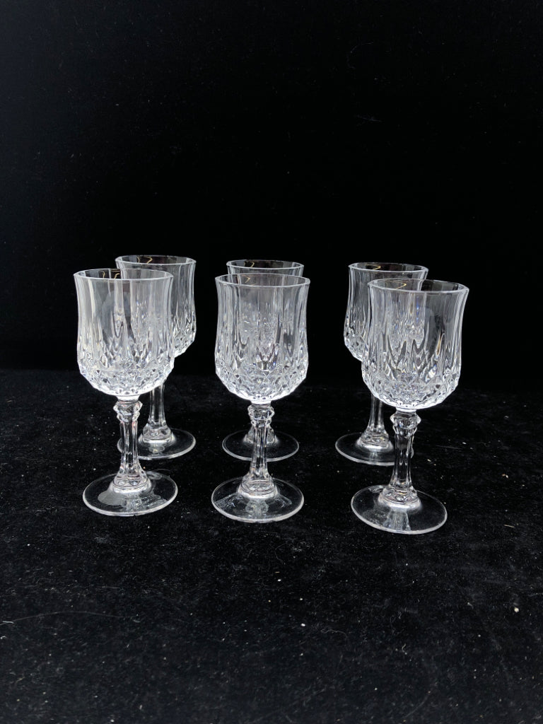 6 SHORT WINE GLASSES.