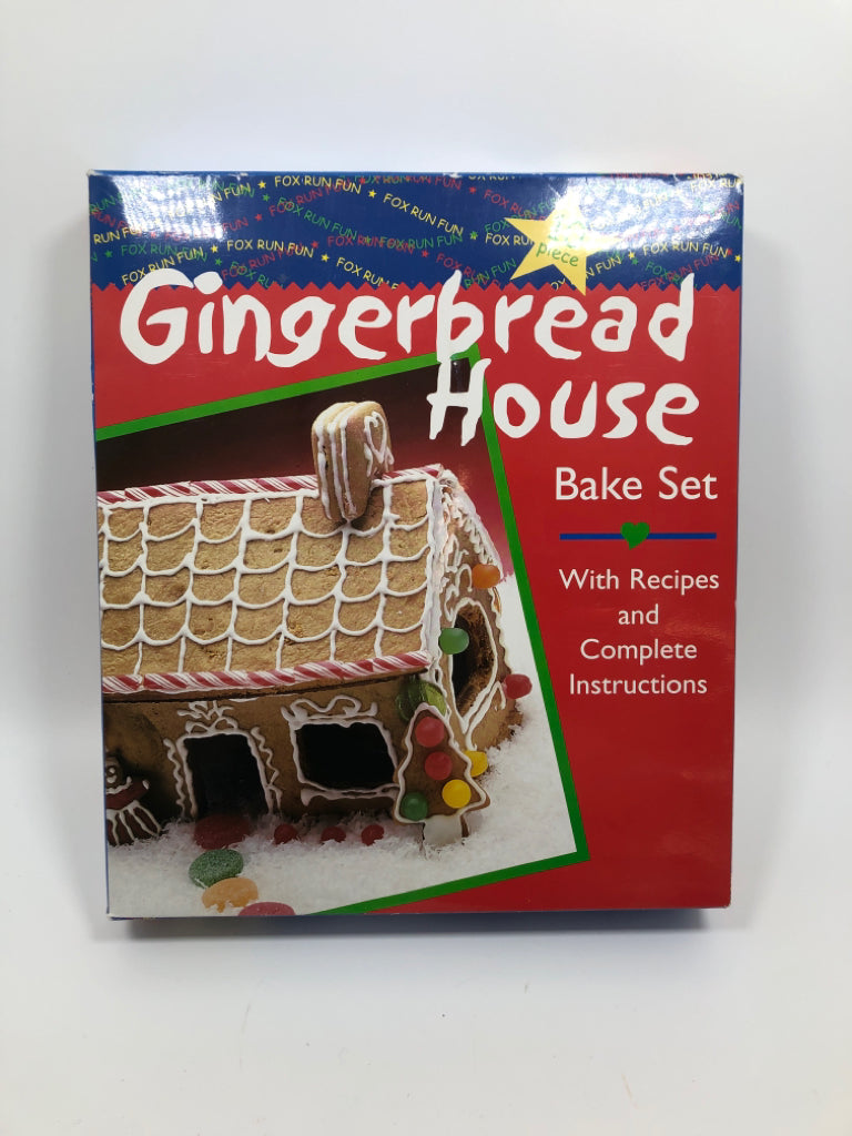 NIB GINGERBREAD HOUSE BAKE SET