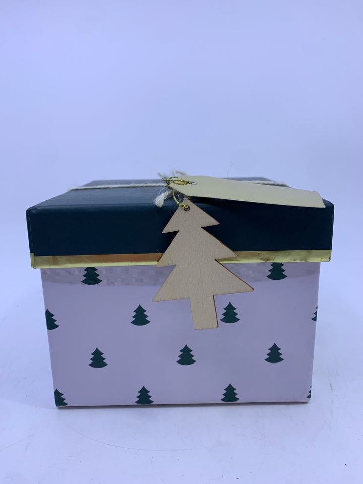 SMALL GREEN AND WHITE TREE GIFT BOX.