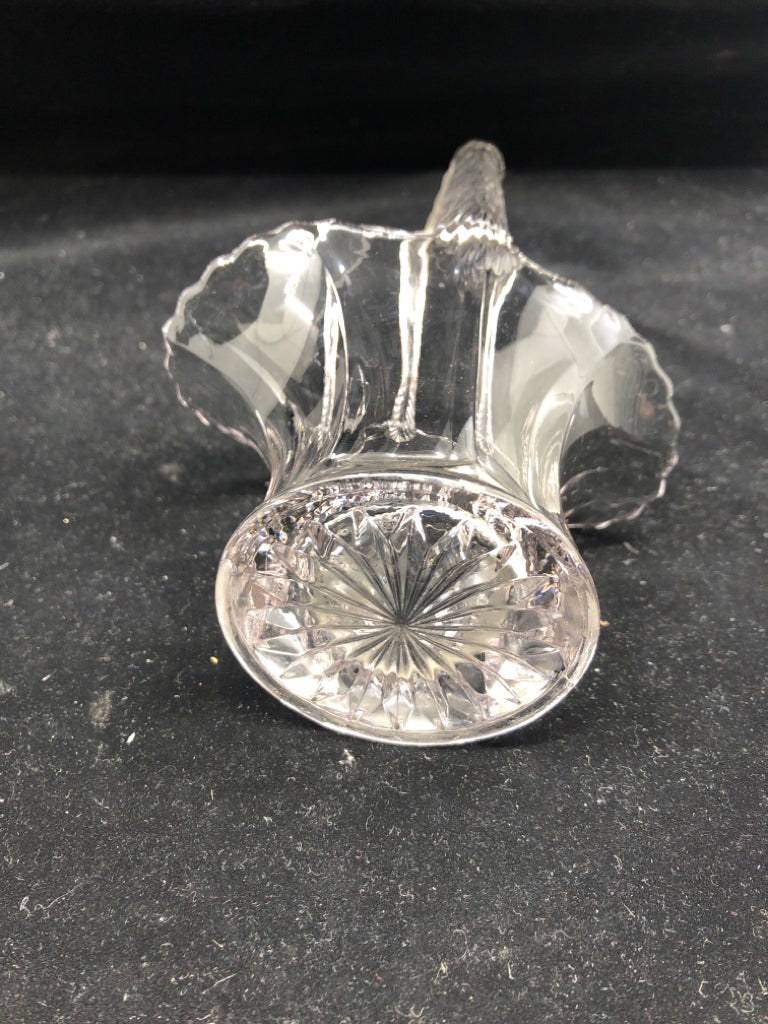 SMALL GLASS BASKET.