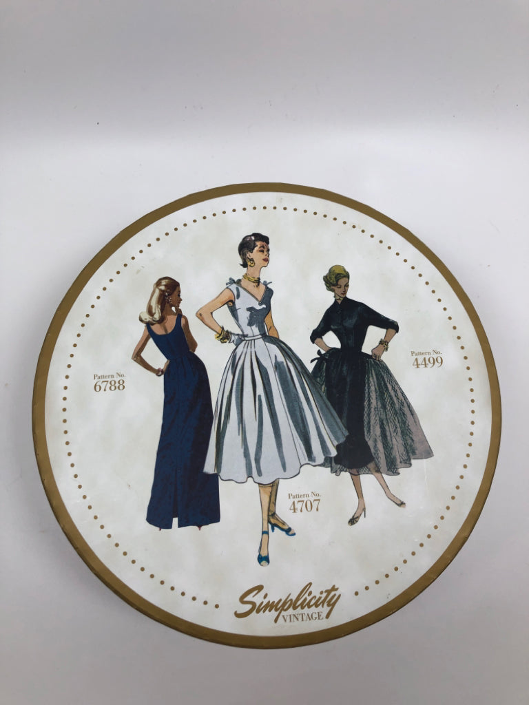 3 LADIES ON TOP ROUND GIFT BOX.