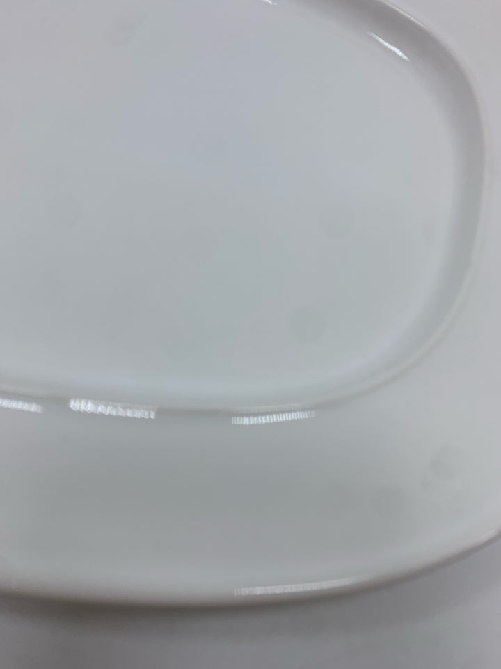 WHITE CERAMIC RECTANGLE SERVING TRAY.