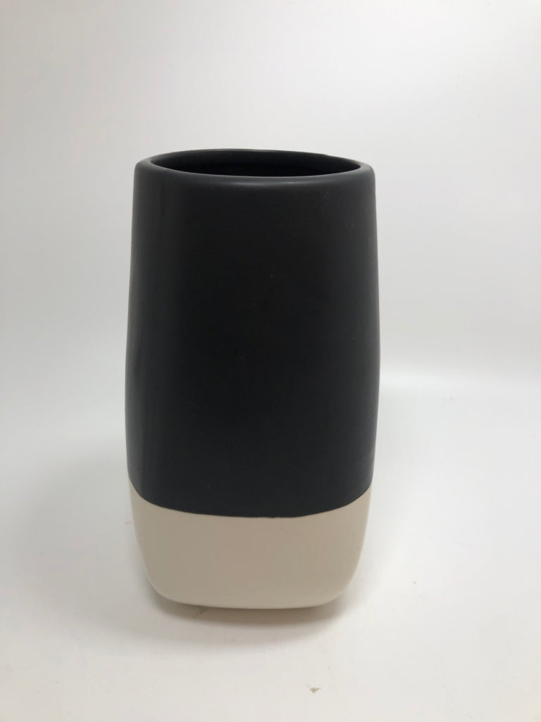 B&W CERAMIC VASE.