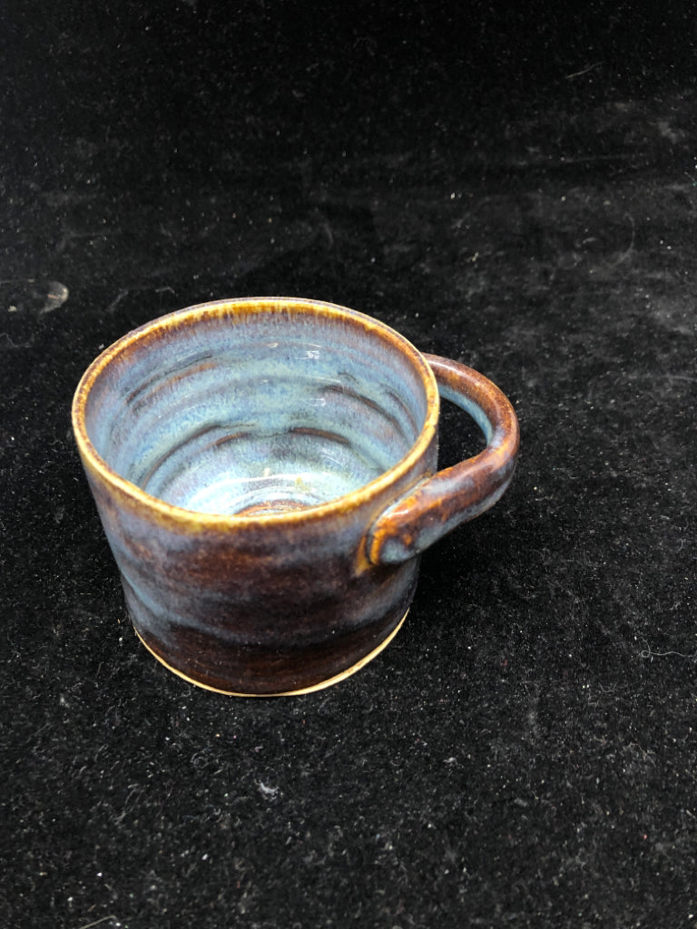 BROWN AND BLUE POTTERY DISH W HANDLE.