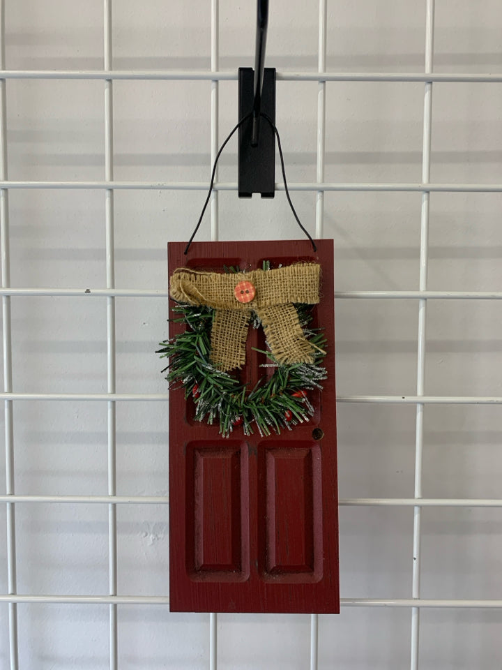 RED CHRISTMAS DOOR WALL HANGING.