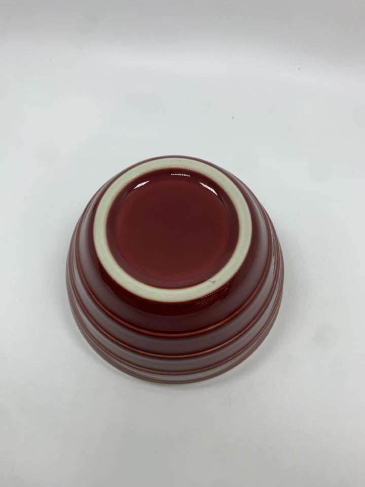 2 CERAMIC RED & GREEN RIBBED BEEHIVE NESTING BOWLS.