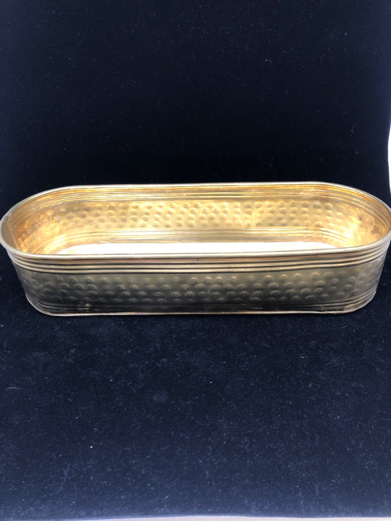 VTG HAMMERED BRASS OVAL PLANTER.