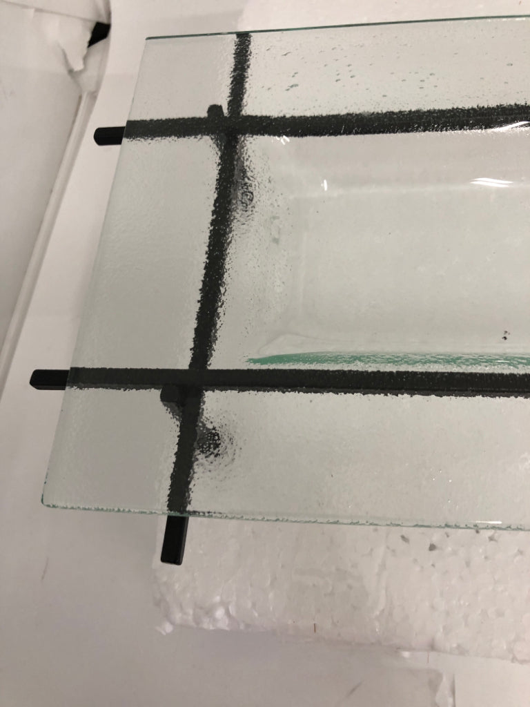 2PC GLASS SERVER IN BLACK METAL STAND.