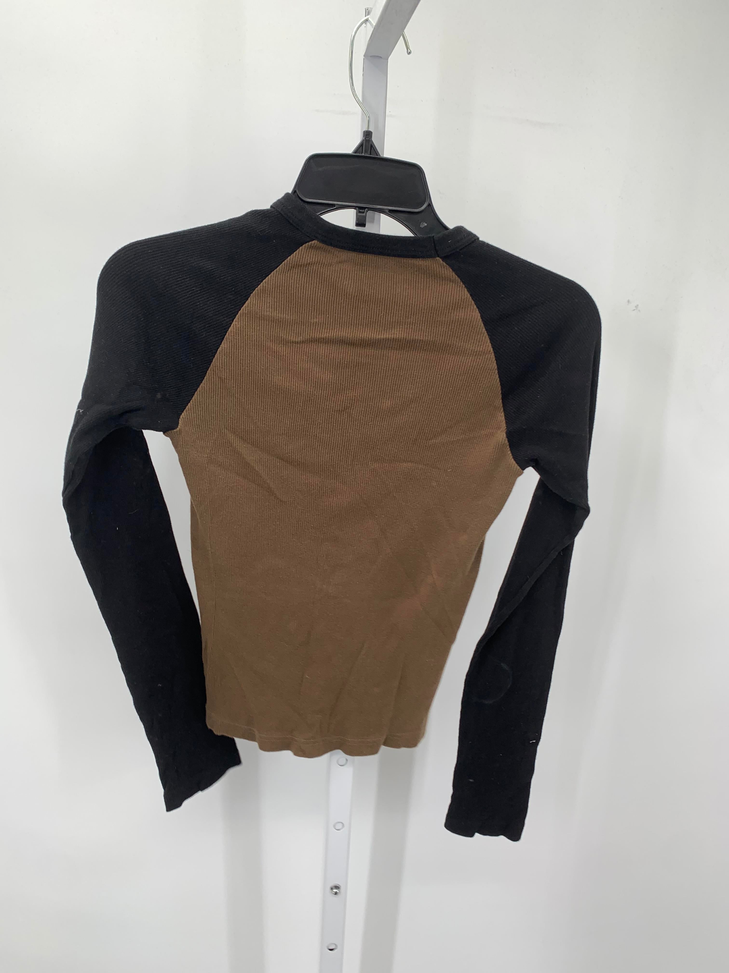 Brandy Melville Size Medium Juniors Long Sleeve Shirt